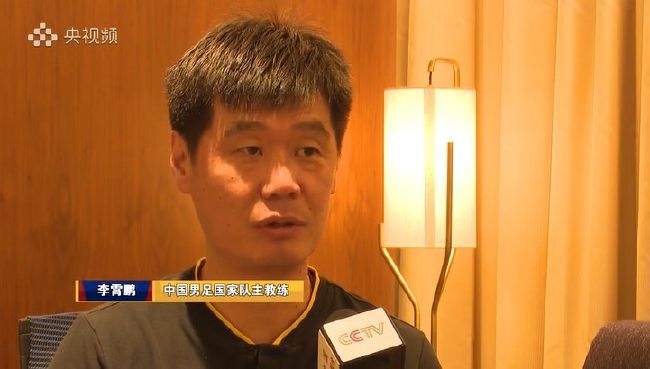 吴东海带着吴鑫、吴奇，以及自己的弟弟吴东江等吴家子孙，被人搀扶着来到监护病房的时候，老爷子正躺在床上愤怒的骂人。